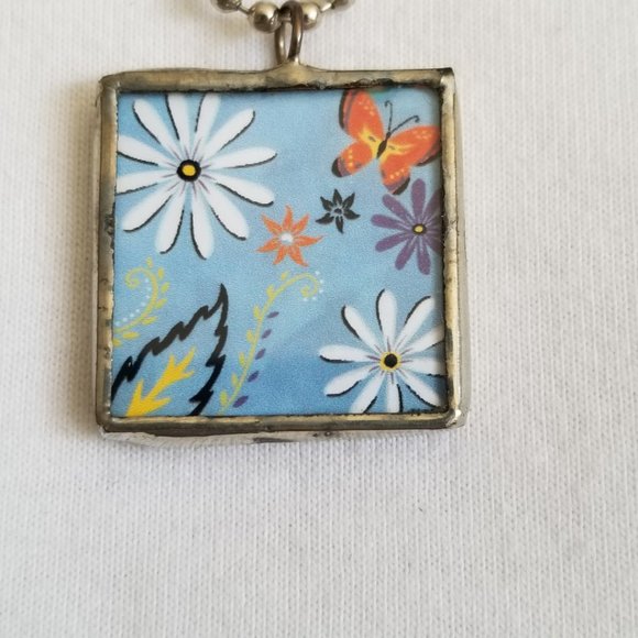 Daisy & Butterfly Necklace Pendant Microscope Slide - Picture 3 of 9